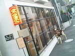入り口前には仔牛の剥製が・・・