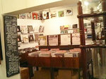 入り口の横はレコードShop