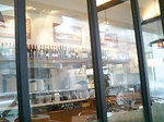テラス席から見た店内