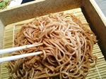 国産小麦にきな粉を炒ったものを加えた麺