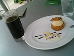 アイスコーヒーとシュークリーム