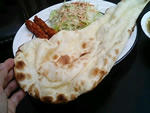 焼立てナンは大きい!